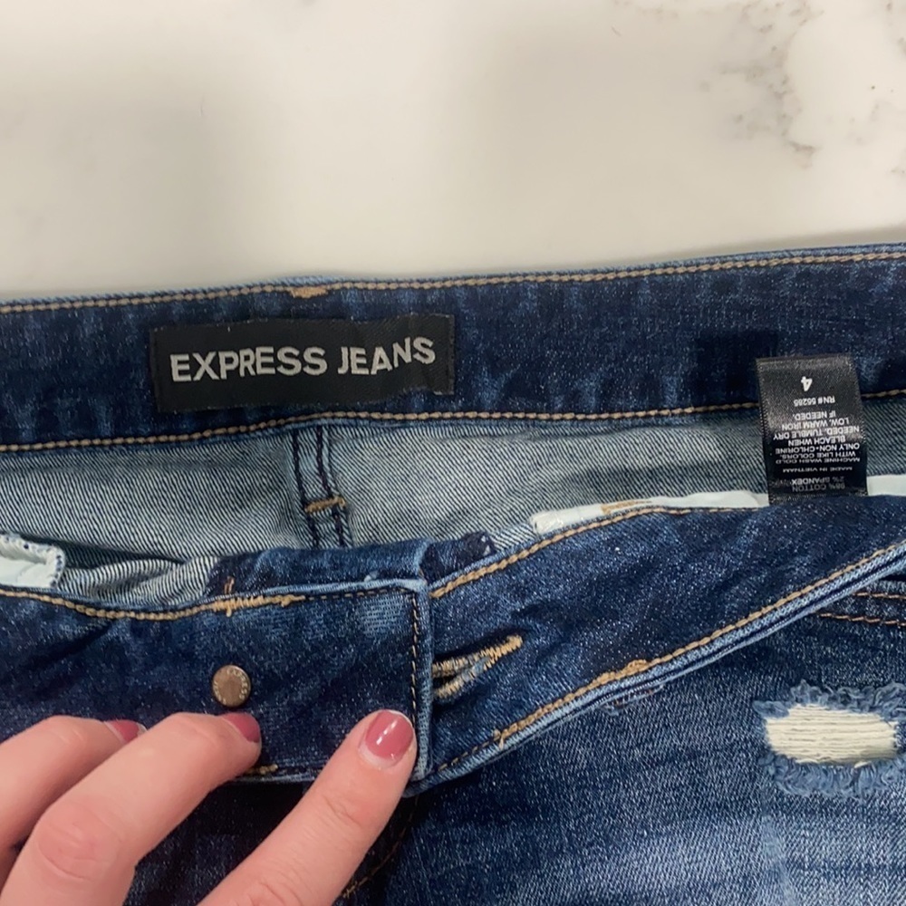 Express distressed jean shorts fringe - Picture 4 of 4